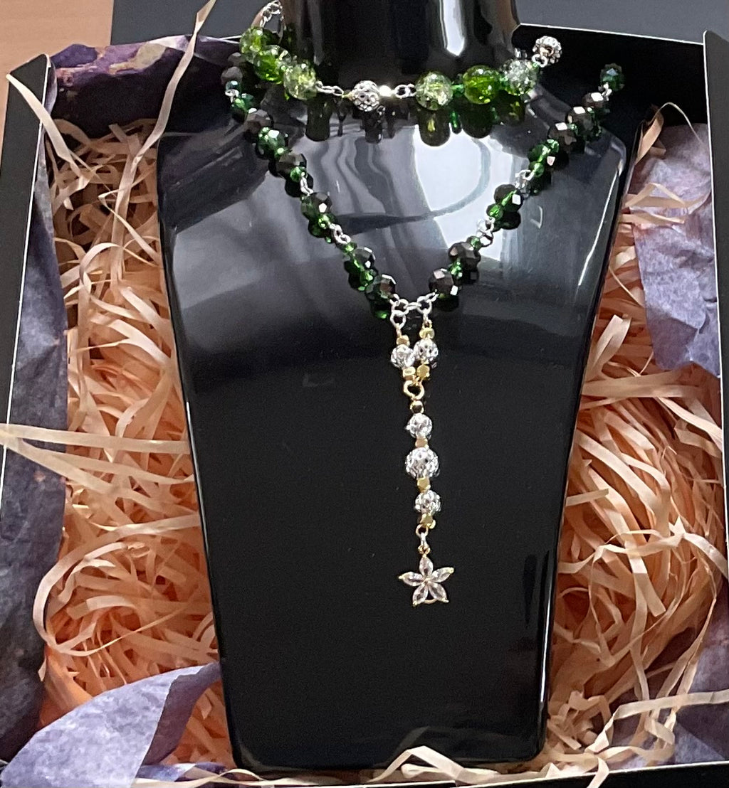 Wunderschöne Halskette mit Armband