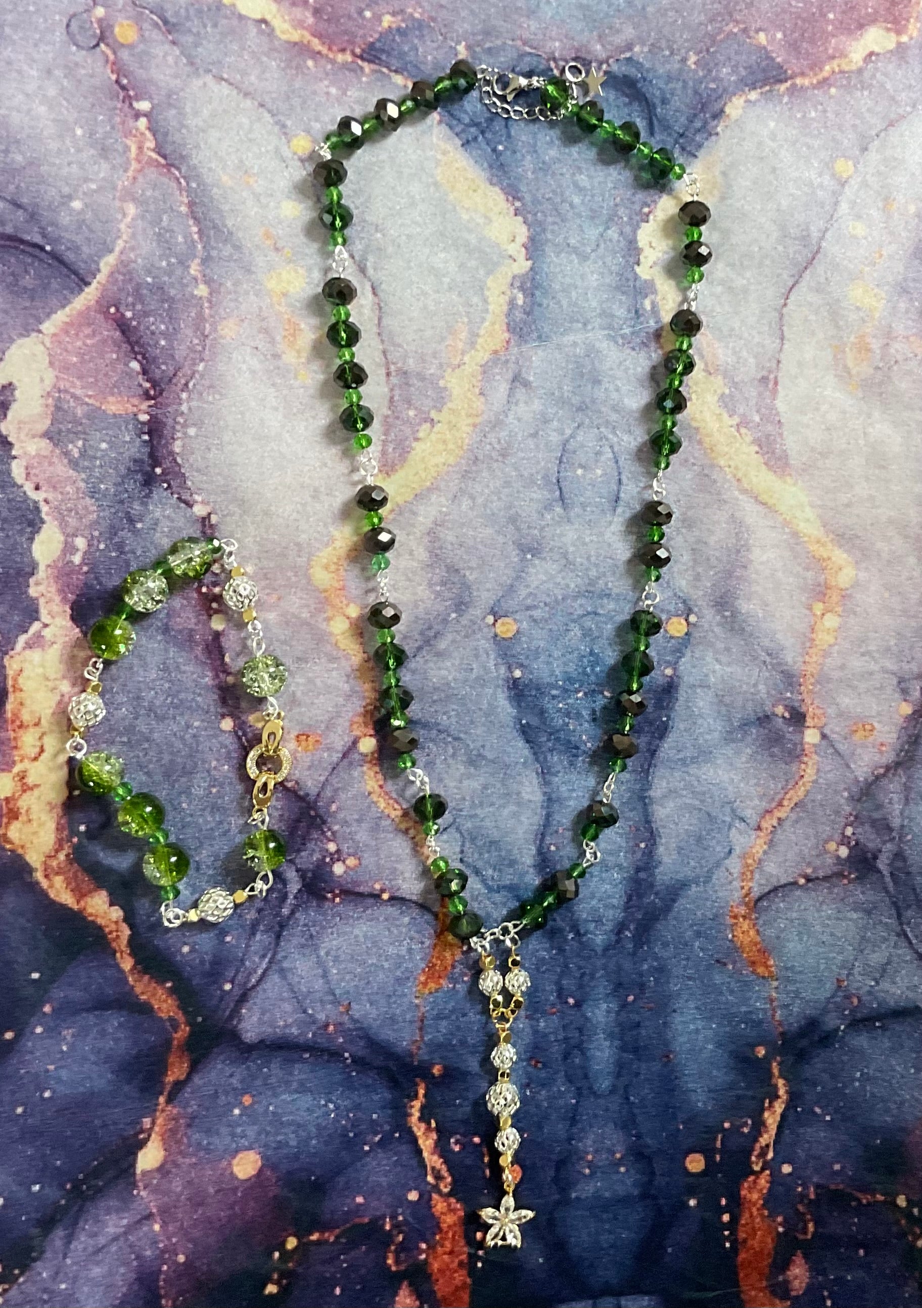 Wunderschöne Halskette mit Armband